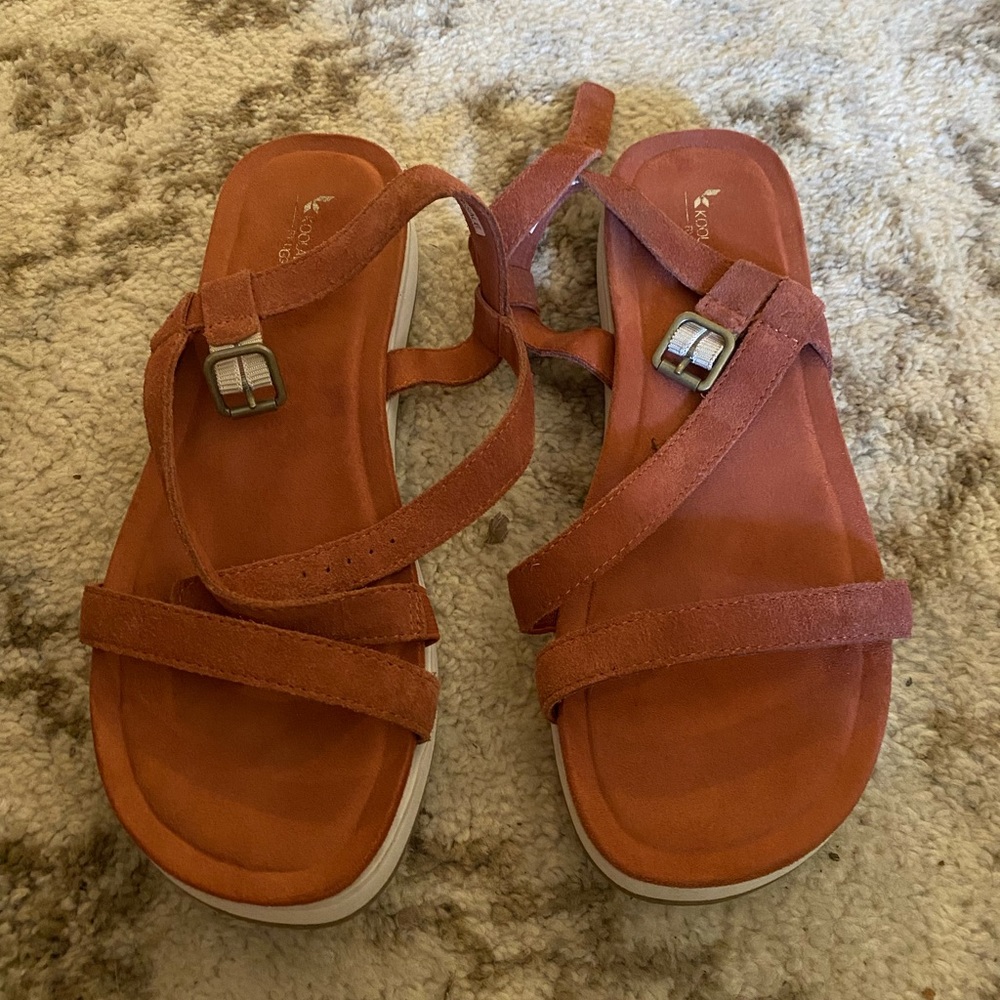 New Koolaburra by Ugg Wedge Suede Sandals 6.5 Dark Pink